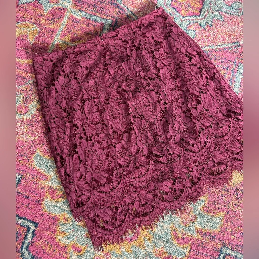 Lulu's | Women’s Burgundy Lace Two Tier Back Zip/Clasp Fringe Mini Skirt Size M